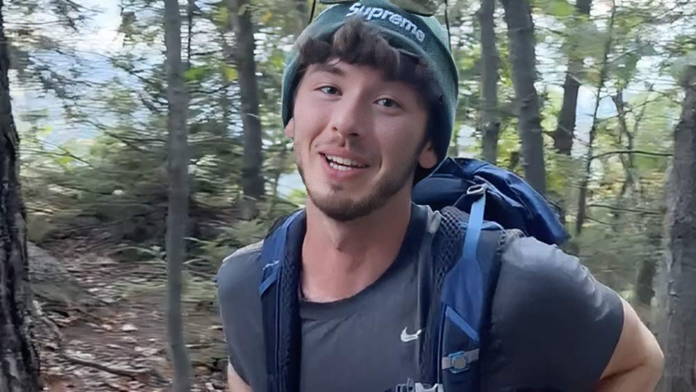 Gay Twitter Gags for TikTok Clips on How to Reassure Women on the Hiking Trail