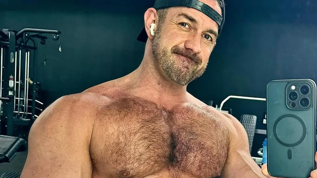 'Dun-Dun!' Stephen Jack's Biceps Are Busting Out of His Shirt on the Set of 'Law & Order'