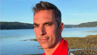 Ari Shapiro, Celebrated Journalist and Queer Advocate, Announces Departure from NPR After 25 Years