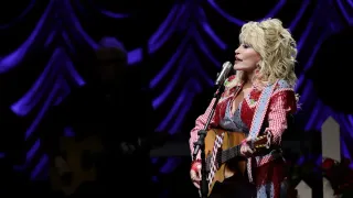 Dolly Parton's Sister Calls for Global Prayer as Country Legend Faces Health Challenges