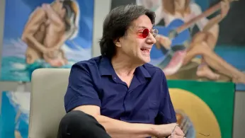 From Red Donkeys to Vibrant Art: Fernando Dávila's Colorful Journey As a Colorblind Painter