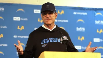 Justin Herbert and His Broken Hand Lead Chargers Into Playoffs Against Patriots